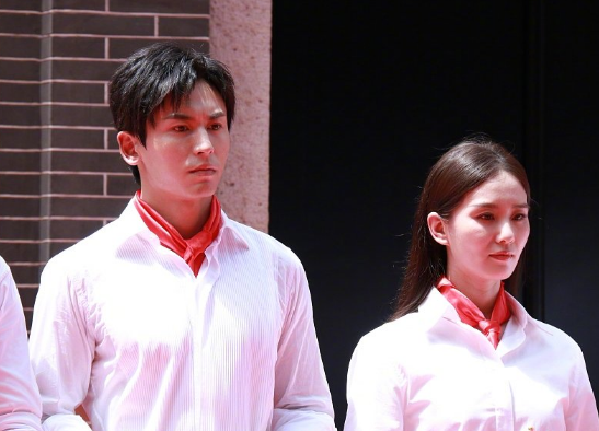 张哲瀚与刘诗诗同框好养眼,献唱《红船》主题曲,亮丽的风景线 - 知乎