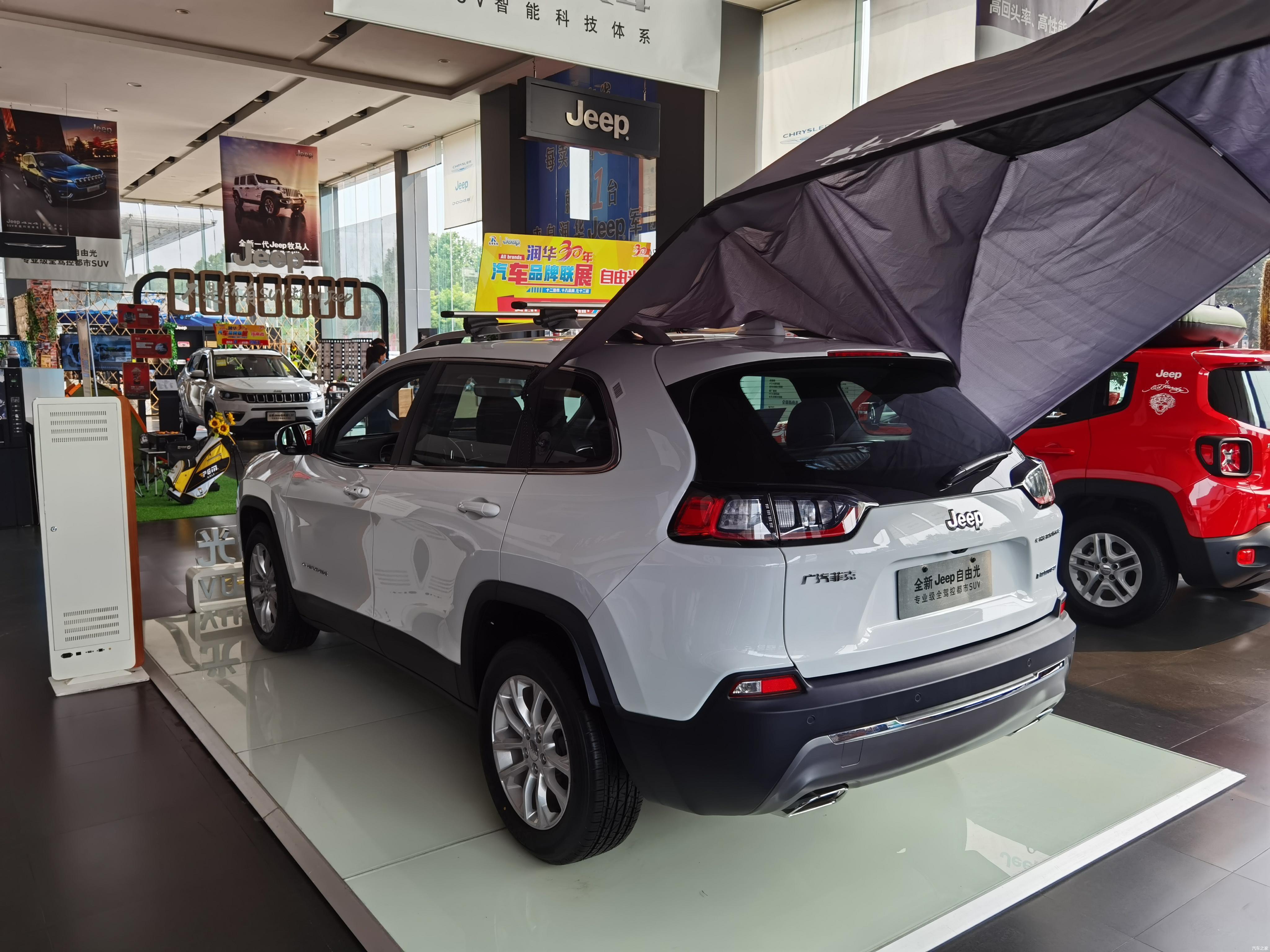 【到店实拍】颜值回归 实拍jeep自由光2020款 2.0t 四驱豪华版