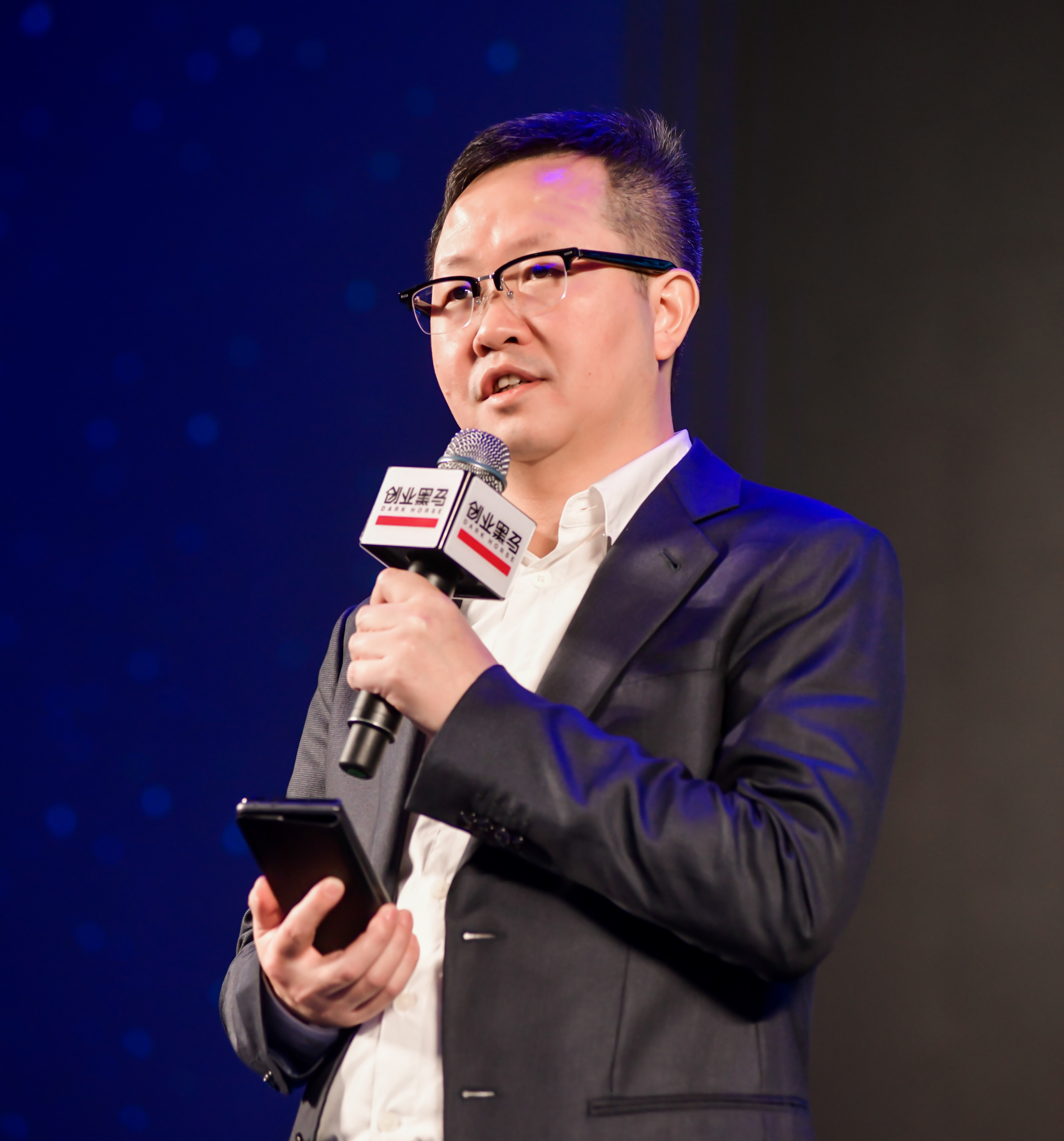 创业家年会吴太兵获评2023年度创业家论道aigc软件新范式