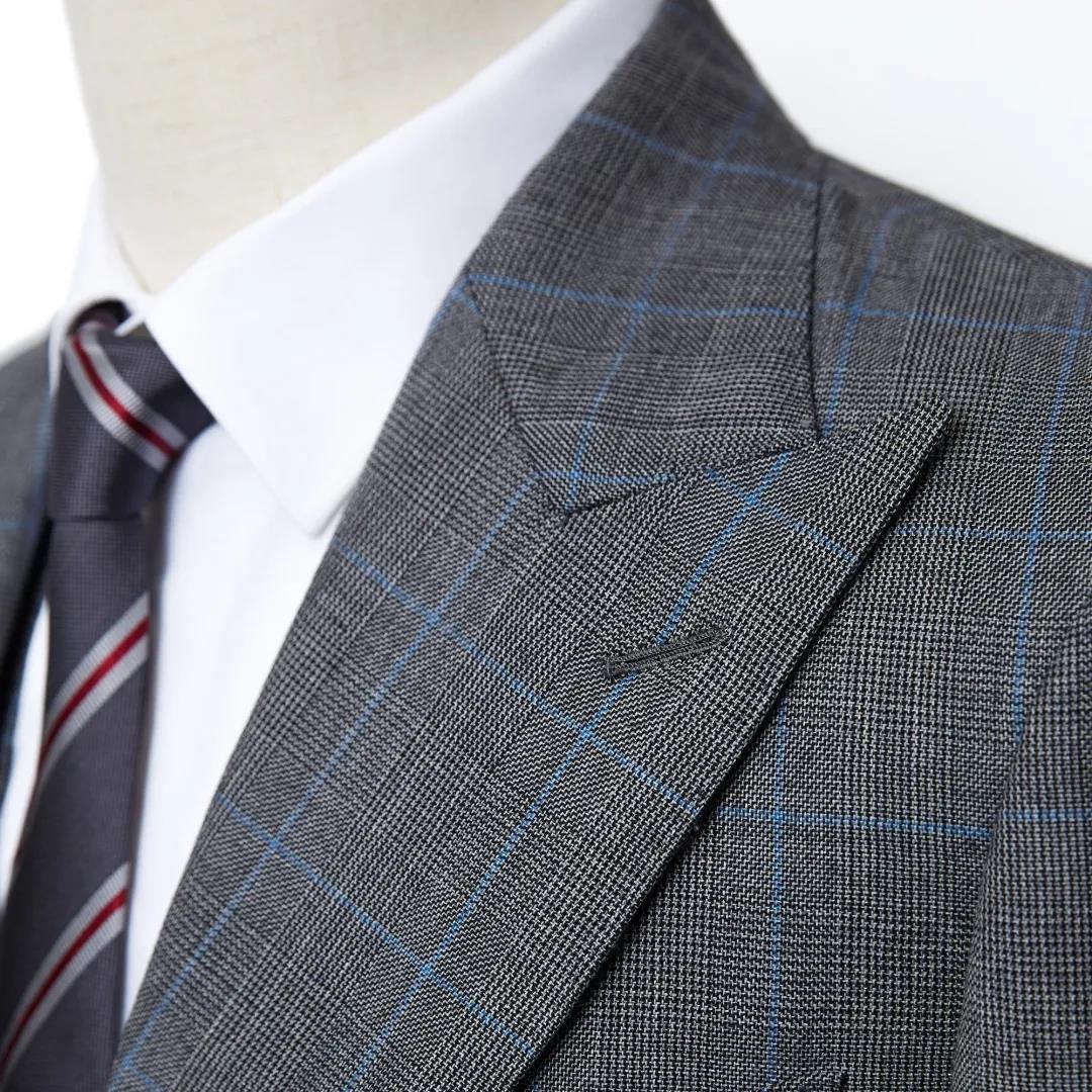 插花眼(boutonniere)又被称作"美人肯","驳头眼","俏皮眼"等,是西装的