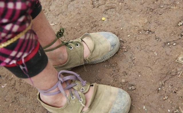 西部贫困山区的孩子看哭了