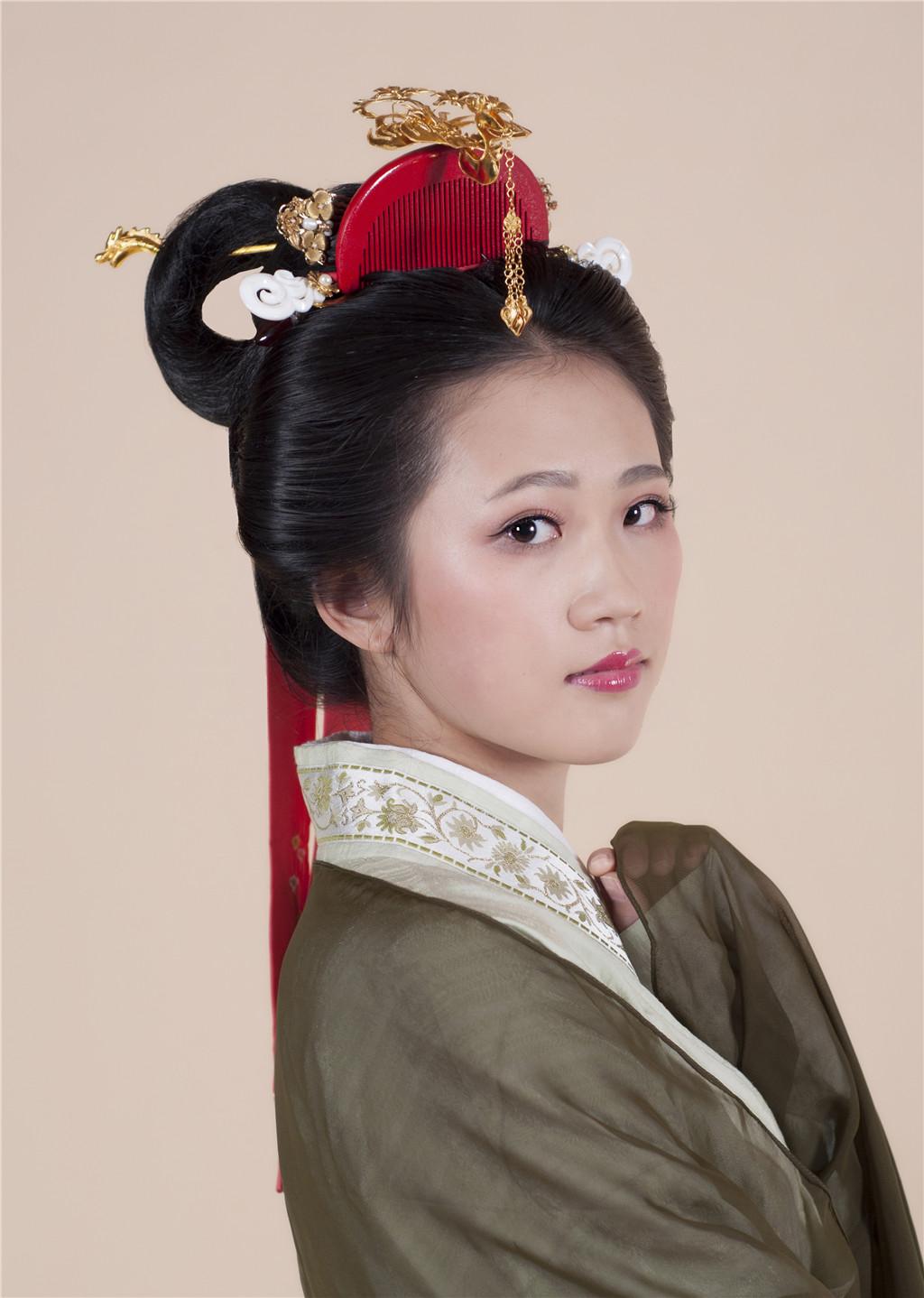古代贵族女子服饰图片