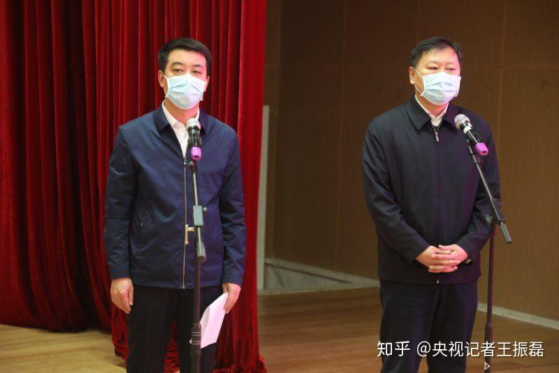 他的妻子是国文医院的医生,家里有两个孩子,岳父病重正是需要人照顾的