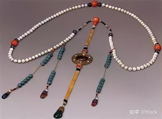 清代朝服上的琥珀珠串,你见过吗?|松岗琥珀博物馆 - 知乎