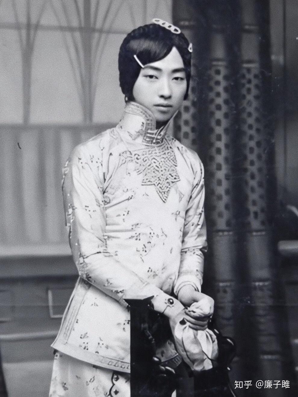 "方寸之间,起起落落",中国女装衣领的嬗变(1910s-1940s)