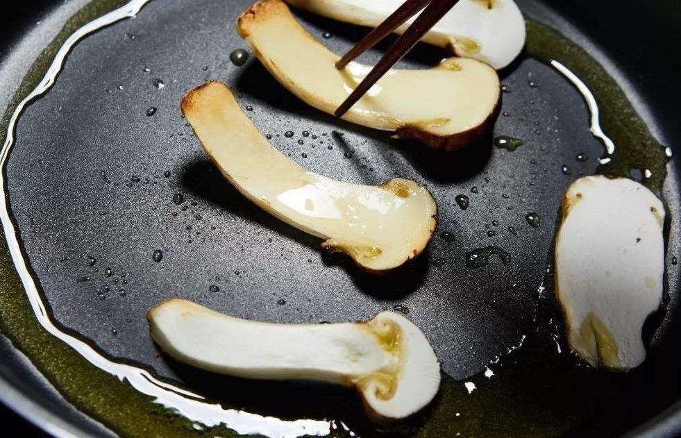 松茸图片多少钱一斤 v2-98bca3253a5e26892631436dba4f71be_1200x500.jpg