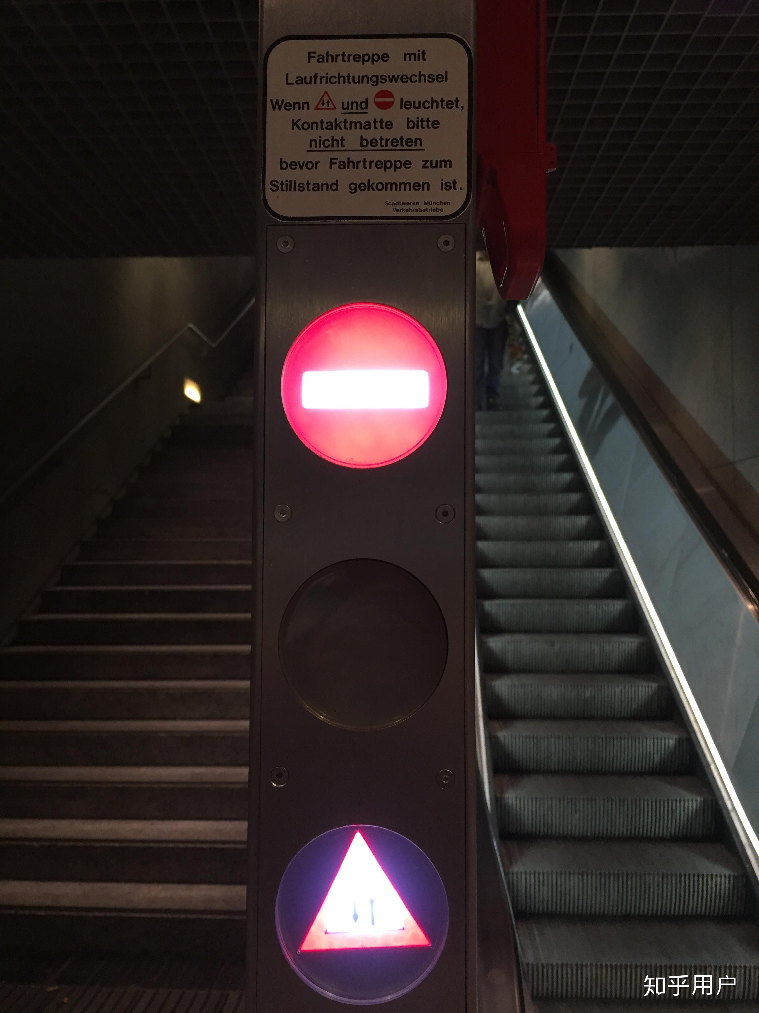 为什么很多地铁站的自动扶梯只有单向的