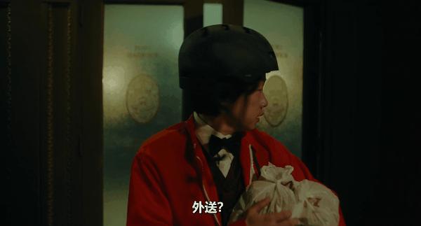 华裔新剧《内景唐人街》,讽刺拉满,狂捅白人社会肺管!