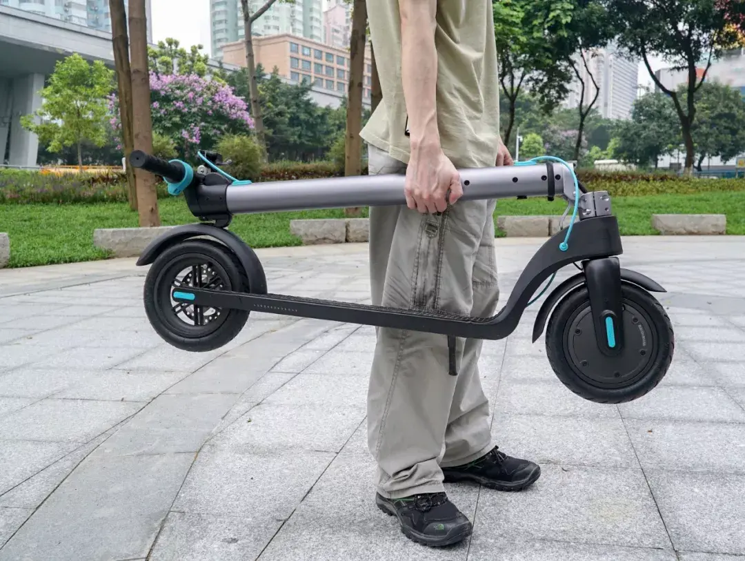 雅迪电动滑板车l1评测出行娱乐两不误