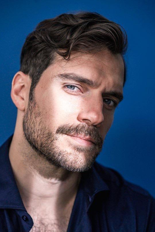 如何评价"超人"演员亨利卡维尔剃胡子自黑:晒出《正义联盟》假下巴旧