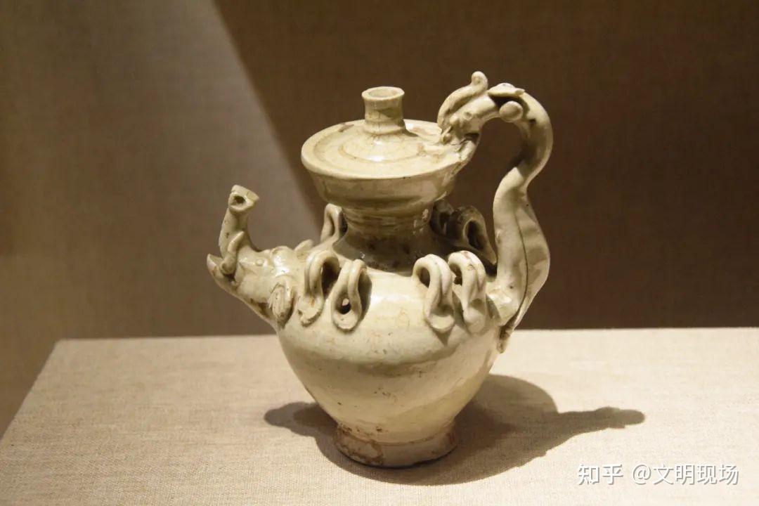 【文物故事】最委屈的禁止出境文物:北齐白釉绿彩长颈瓶 - 知乎