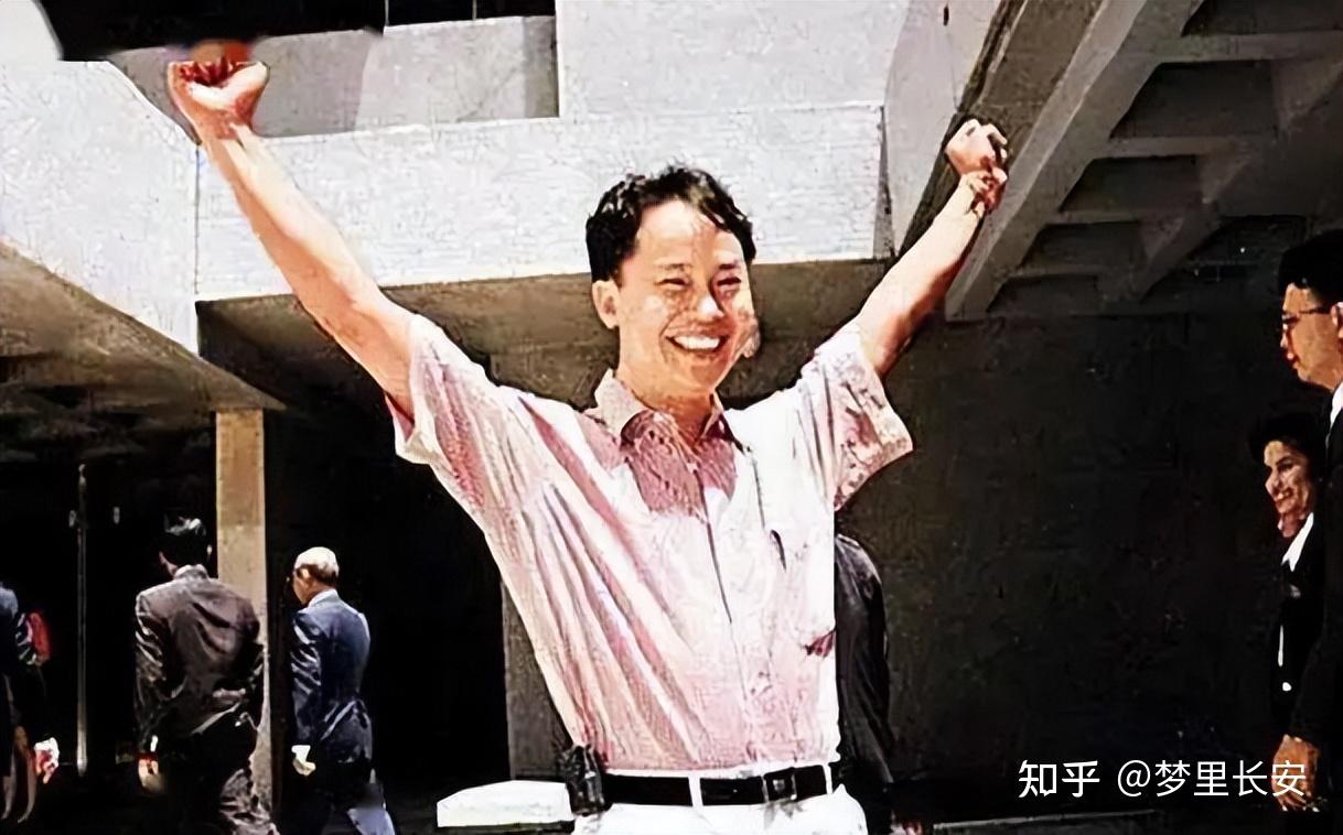 世纪悍匪张子强:他第一个想绑的人是成龙,为何最后只合影一张? - 知乎