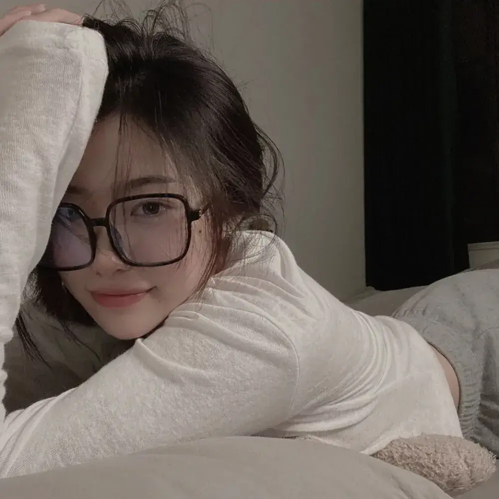 有什么好看,又比较低调的女生头像. - 知乎