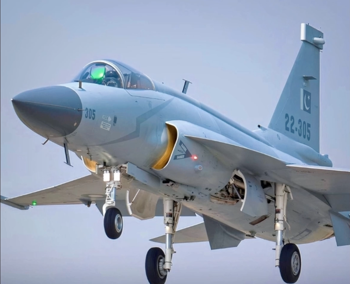 巴基斯坦枭龙战机用上歼20头盔战力猛增二代变四代半印度