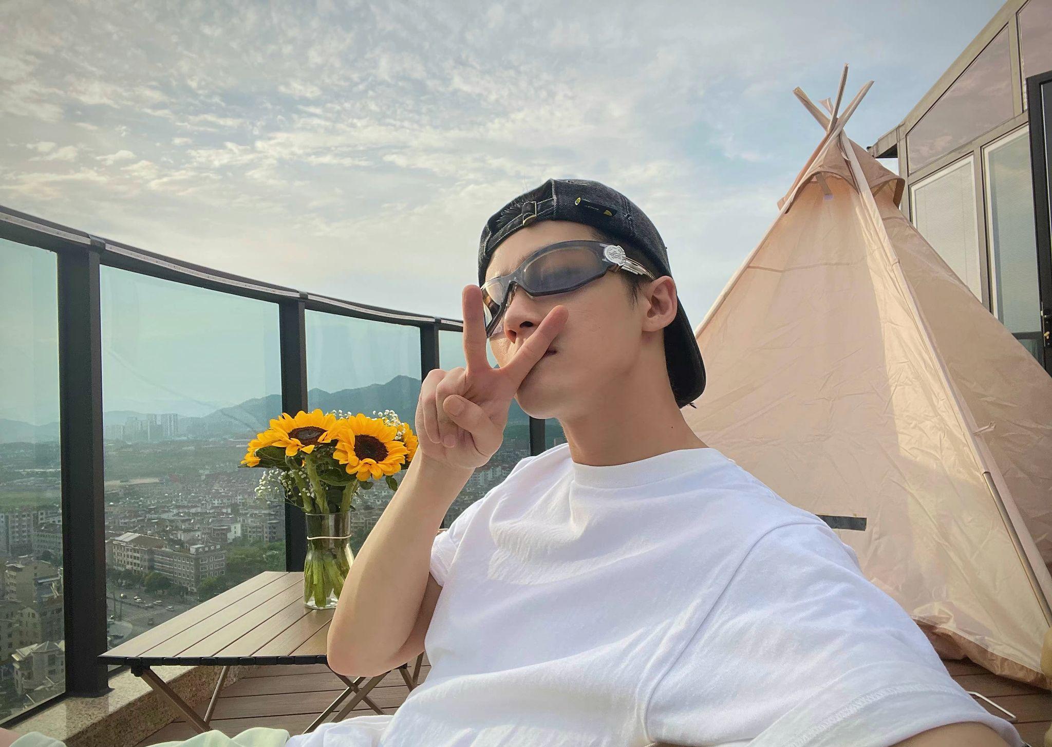 大家有檀健次的好看壁纸嘛? - 知乎