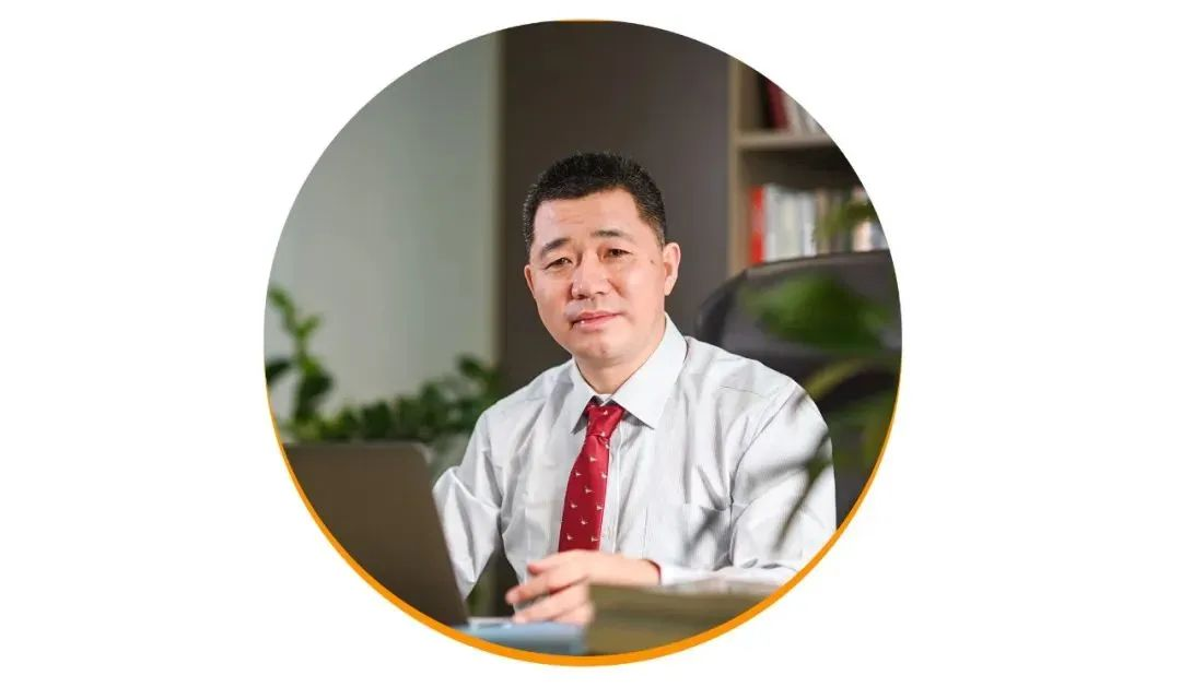 去年这个时候,成都西川中学赵飞副校长加入龙泉西川汇锦都学校的消息