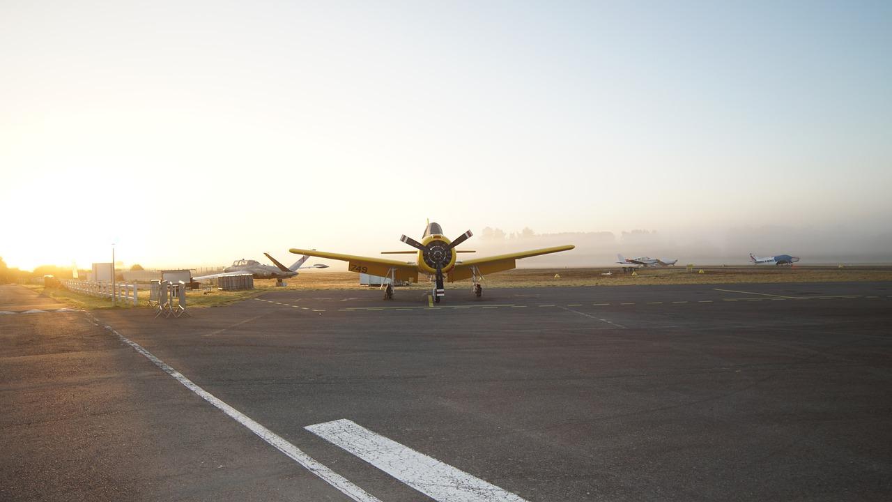 2. 机场五号停机区