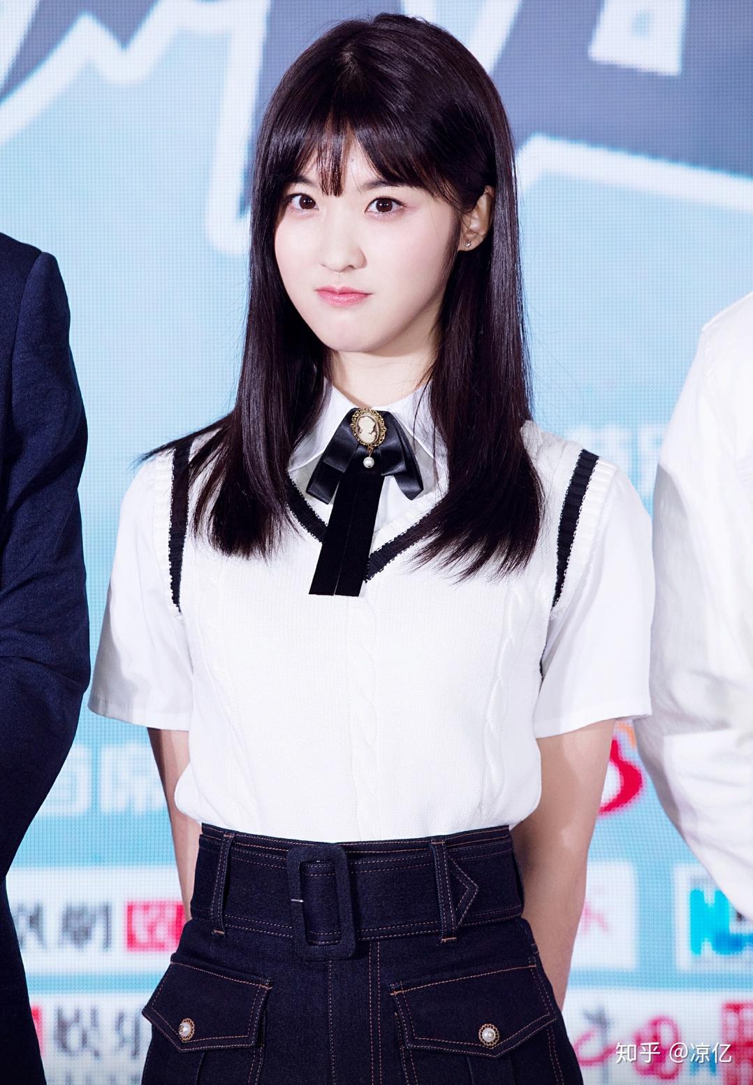 林昕宜九八年的上海女孩,目前就读于同济大学(颜值高还是学霸).