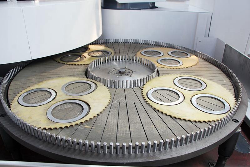 立式圆盘平面研磨机的平面度精度高吗