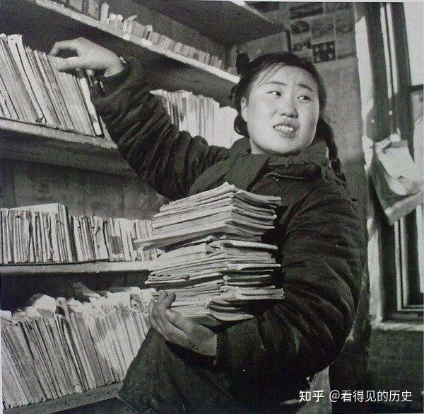 1954年,安徽怀远的治淮劳动模范.1953年甘肃的隧道风镐工.