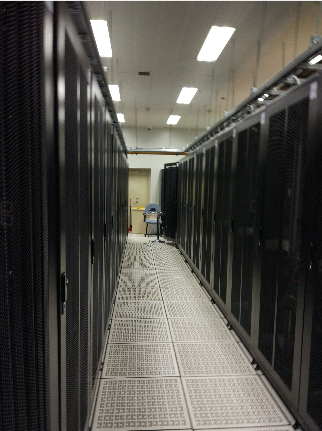 学校预算十万购买一台服务器,请问有推荐吗? - 知乎