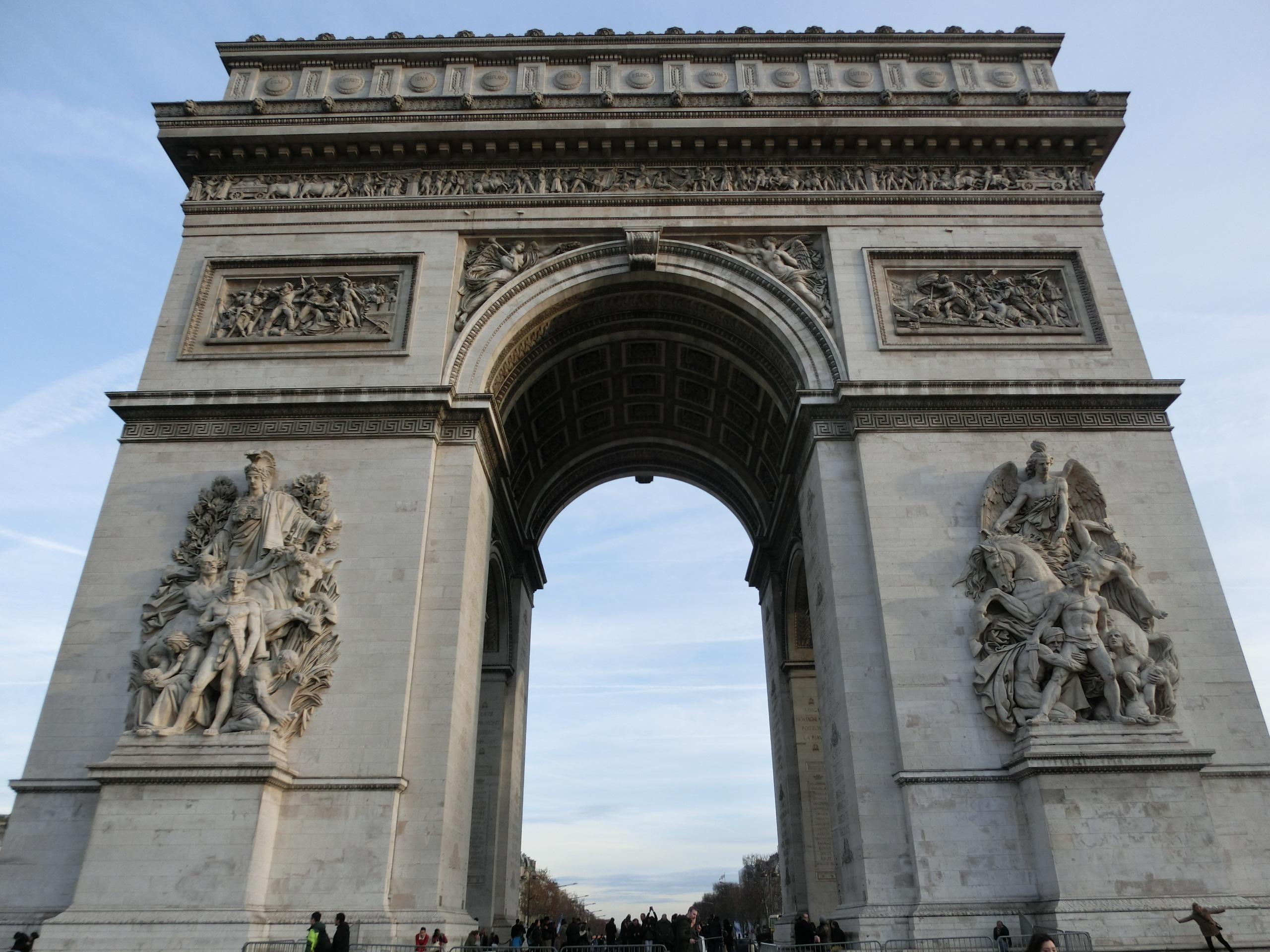 西安留学圆桌在英国吃饭都不积极的话还谈什么努力学习