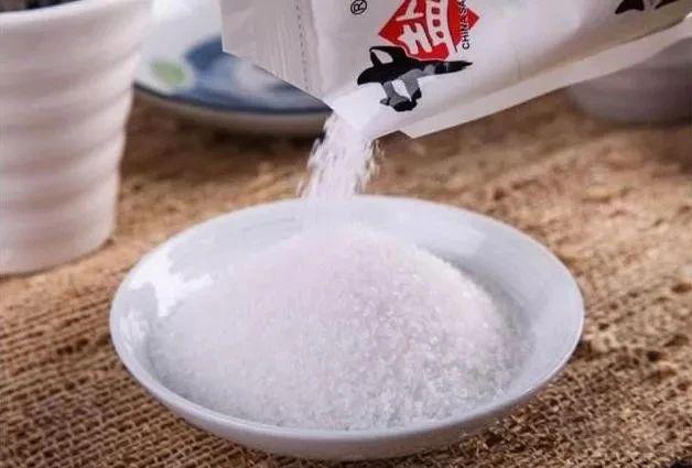 吃盐越少越健康不一定错误吃盐每年害死很多人