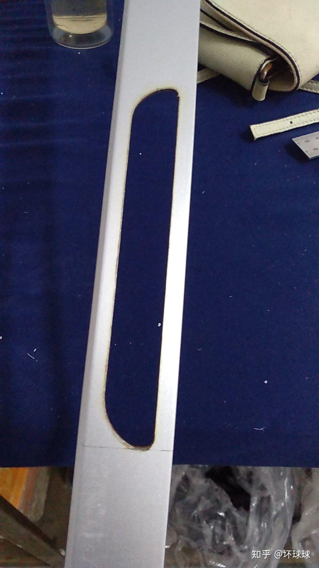 麻烦问下各位大神,像这种pvc条1毫米厚,有什么办法可以在上面打孔?用