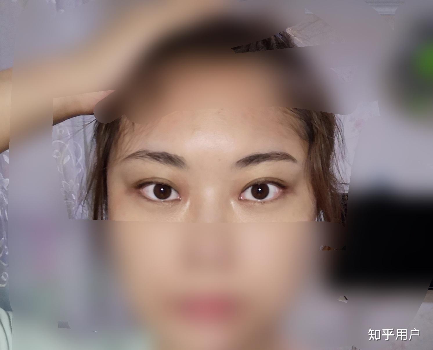 有人能自然长成这样眼尾上翘的双眼皮么. 还有.