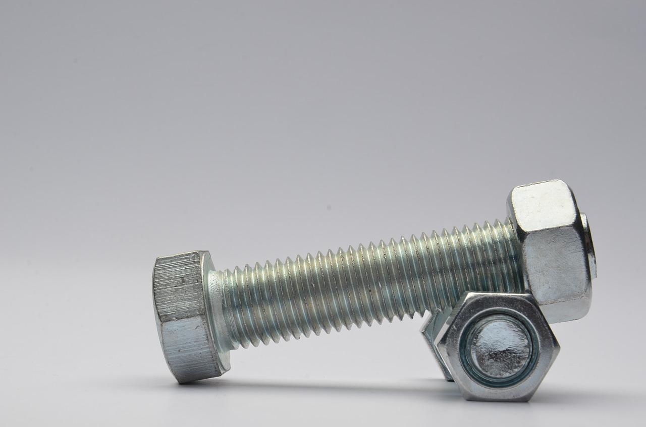 2. 确保螺丝清洁