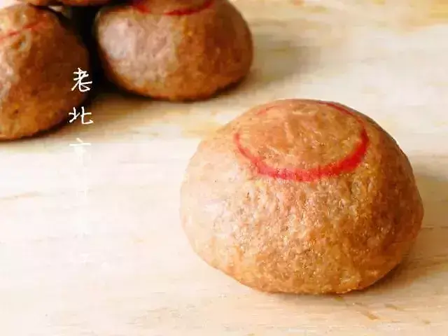 月饼品种,从皮的性质上看,大体可分酥皮和提浆两种.