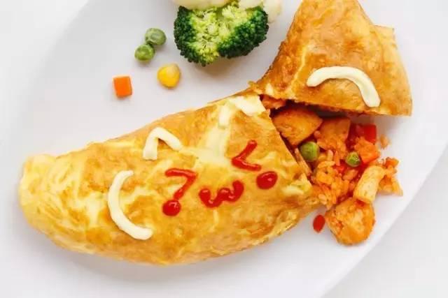 熟悉日剧的朋友都知道,蛋包饭是日剧里出镜率最高的美食,《深夜食堂》