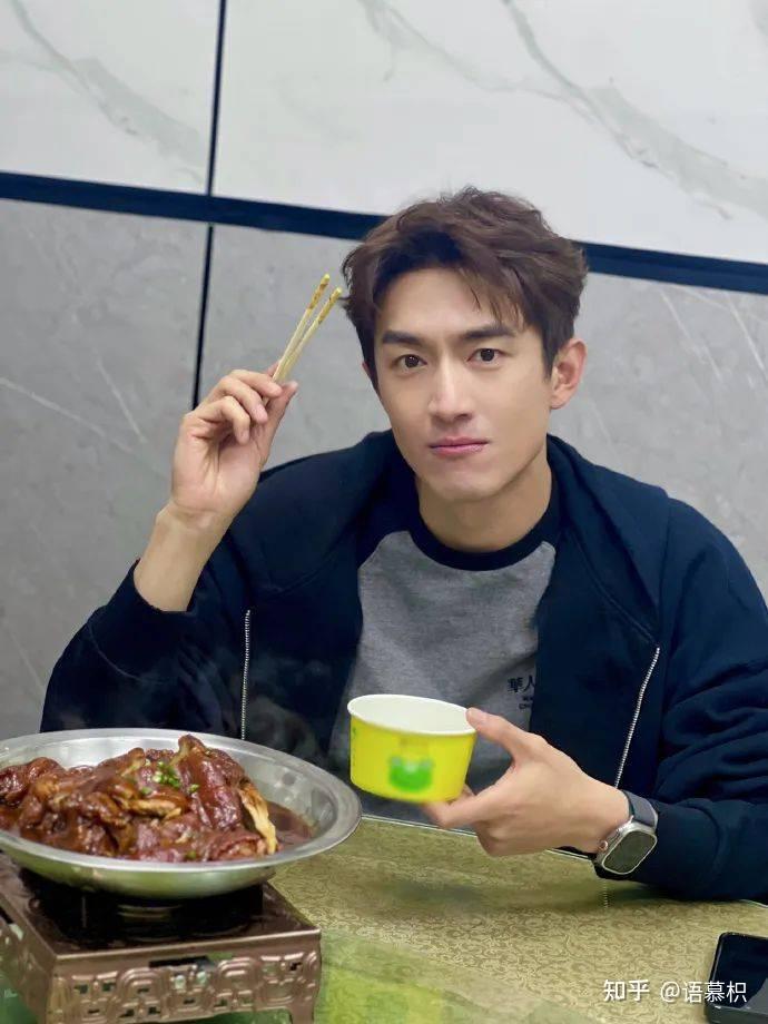 鹿晗关晓彤亲日?曾舜晞倒贴?仝卓得罪资本?牛骏峰蹭资源?