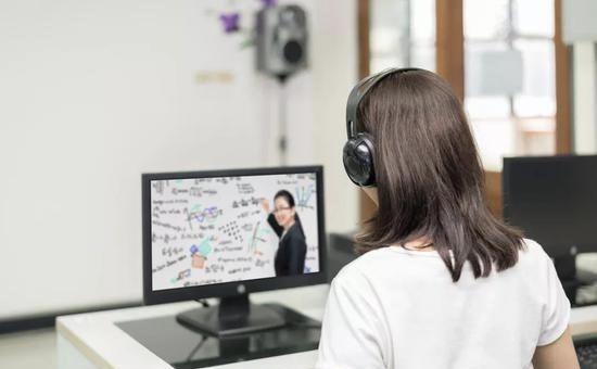 新冠疫情专题当网课变成现实老师学生我可能枯了作文素材