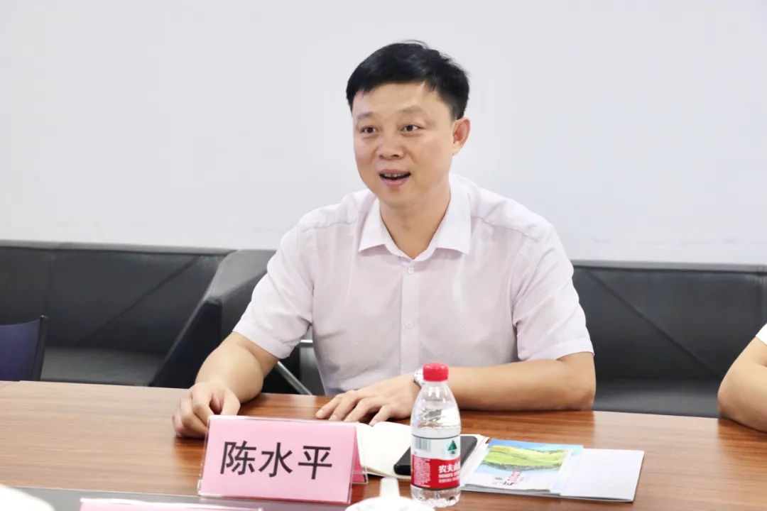 八戒科技董事长 陈水平会前,王永明县长一行考察参观了八戒科技长沙