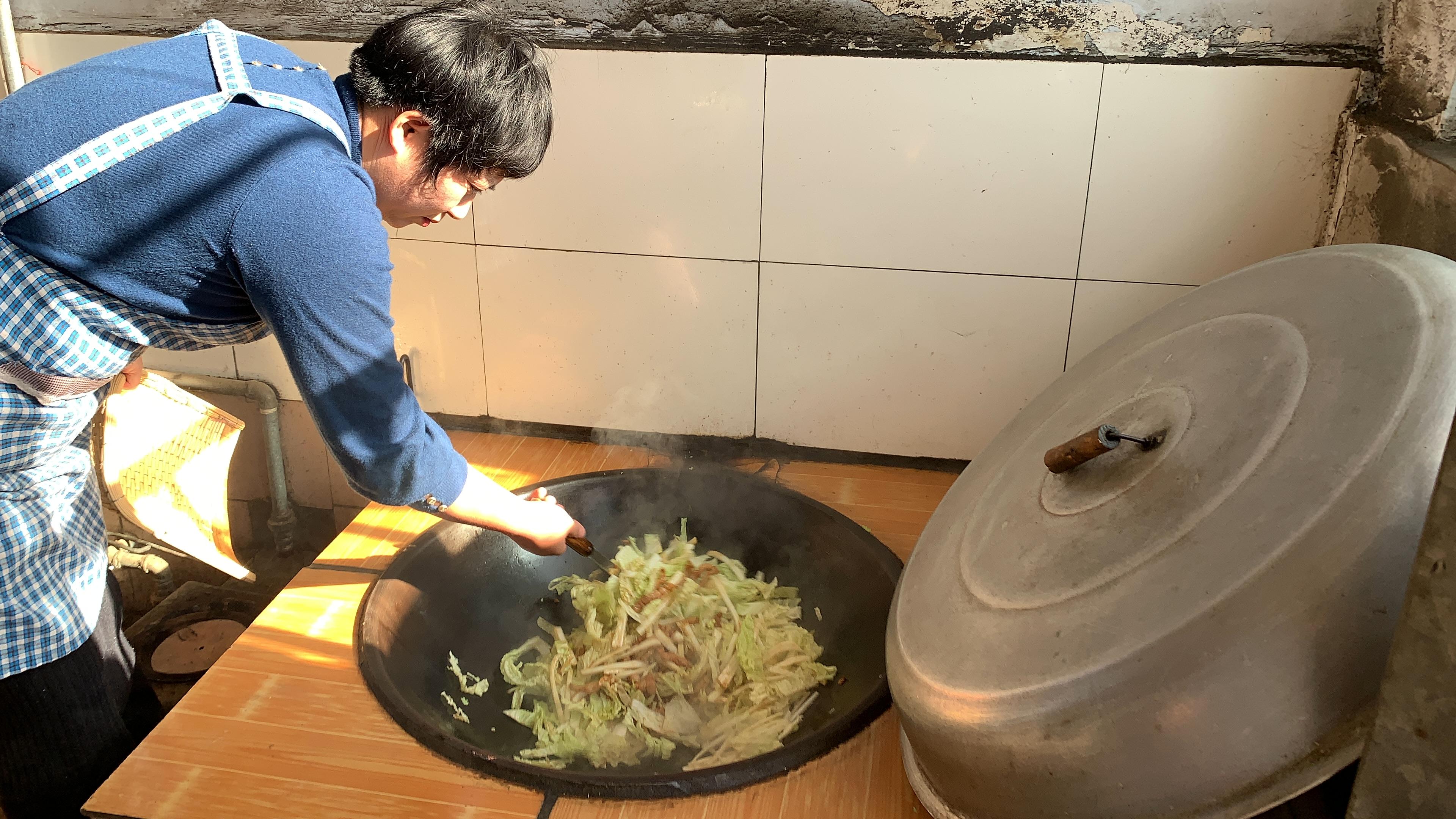 98岁妈轮到二儿子家儿子道出妈妈这一饮食习惯难怪会这么长寿