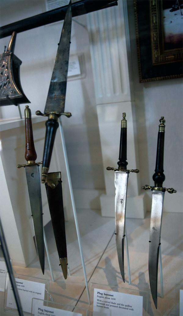 插入式刺刀,产于英国,1687～1690 年