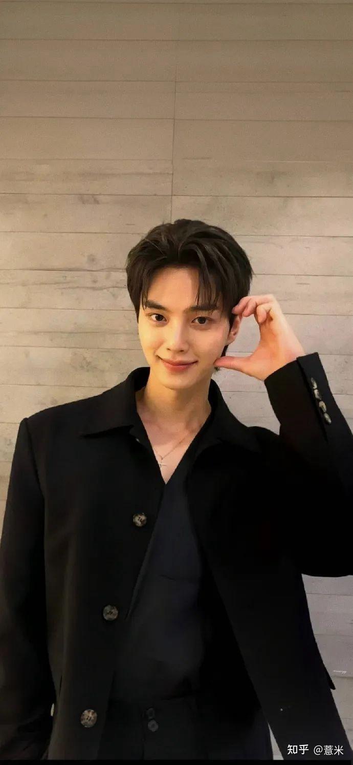 你们觉得南韩最帅男爱豆有谁?