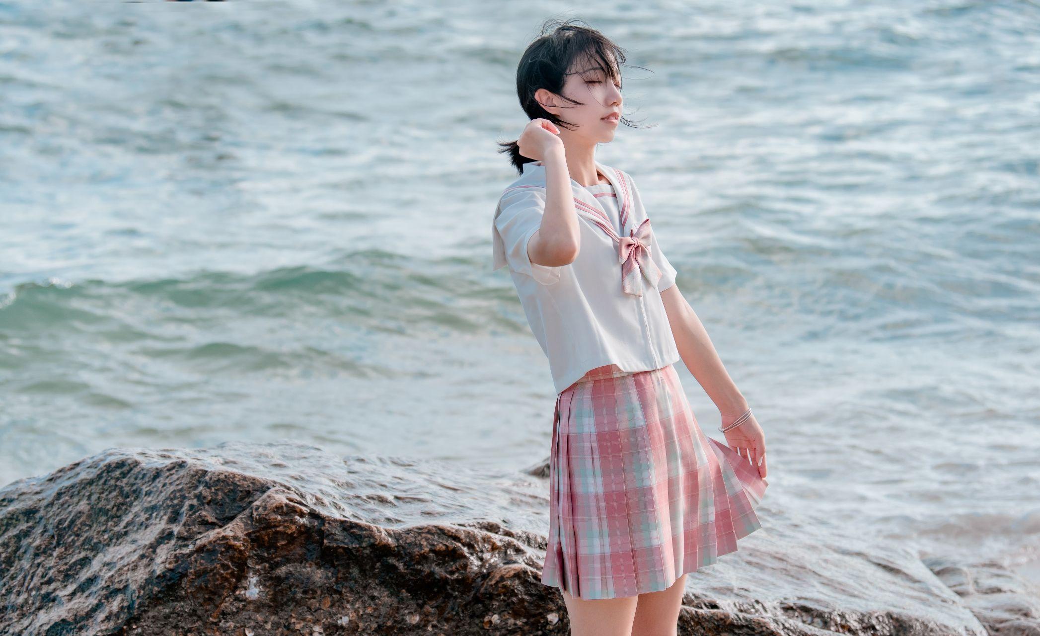 为什么现在的女孩子喜欢穿百褶裙加水手服? - 知乎