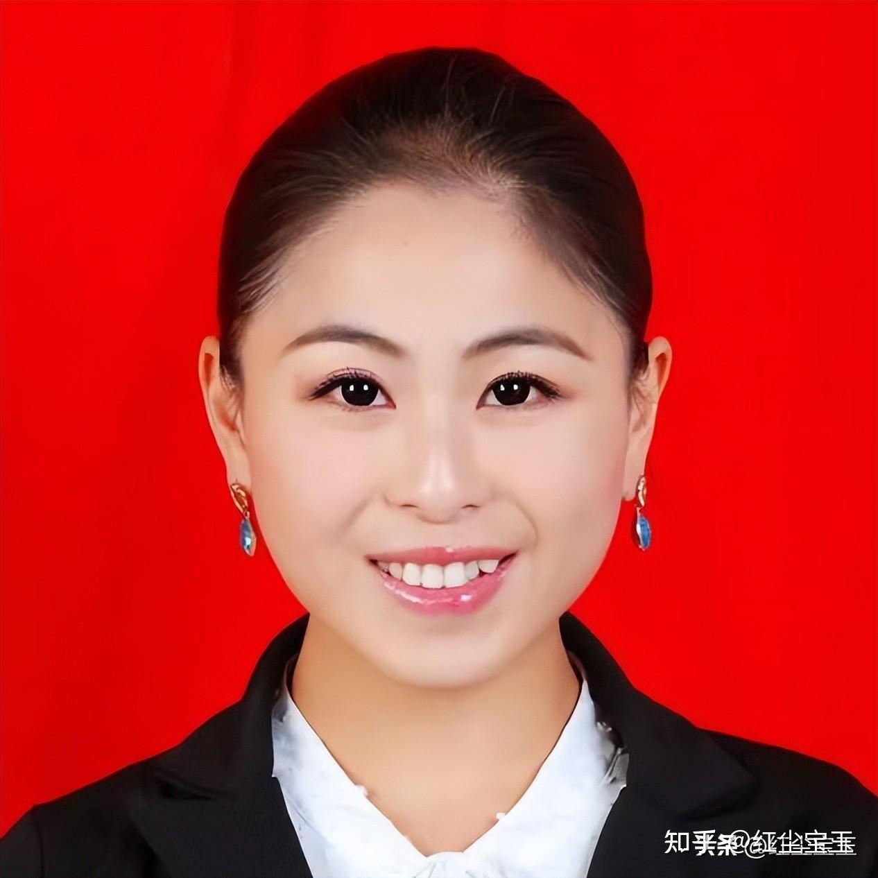 这位破格提拔的30岁美女副县长群众想知道她背后的贵人究竟是哪个