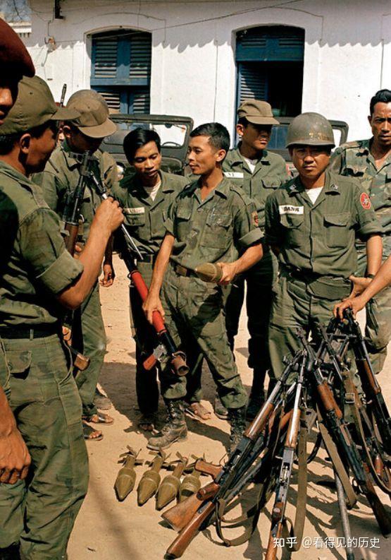 1968 年 2 月 11 日,当大约 20 名越共人在南越西贡的 cholon 地区被