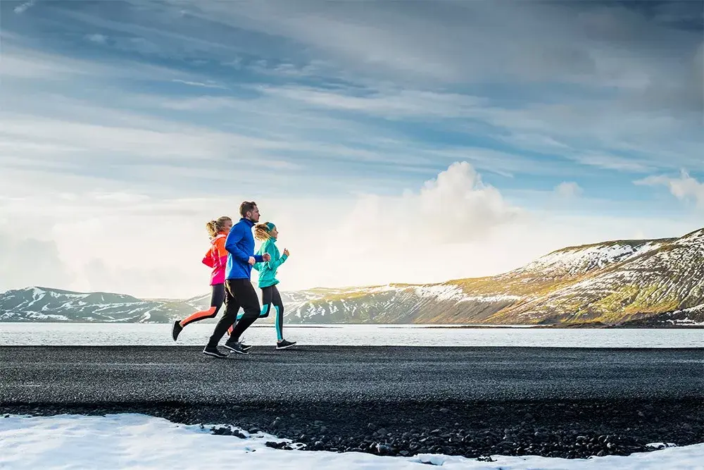 不信的朋友可以自己做个统计,看看周边一起跑步的朋友,他们每年感冒的