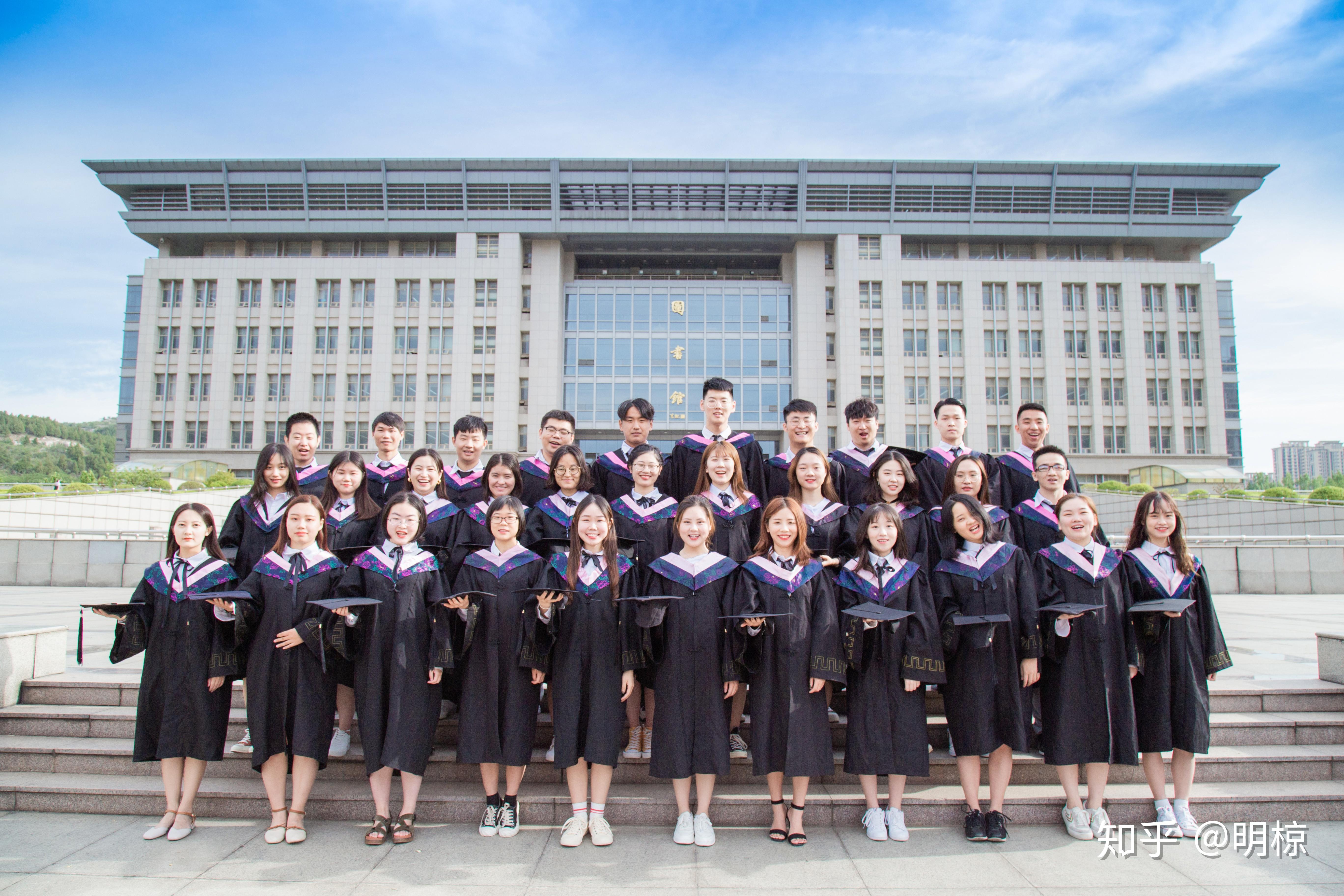 大学毕业照如何拍