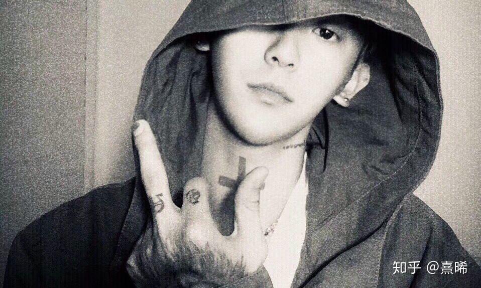 唱下坠falling的歌手corki是谁