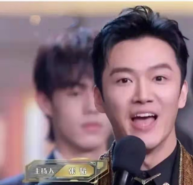 央视男主播张涛将以热情友好的面孔首次亮相春节联欢晚会并以引人入胜