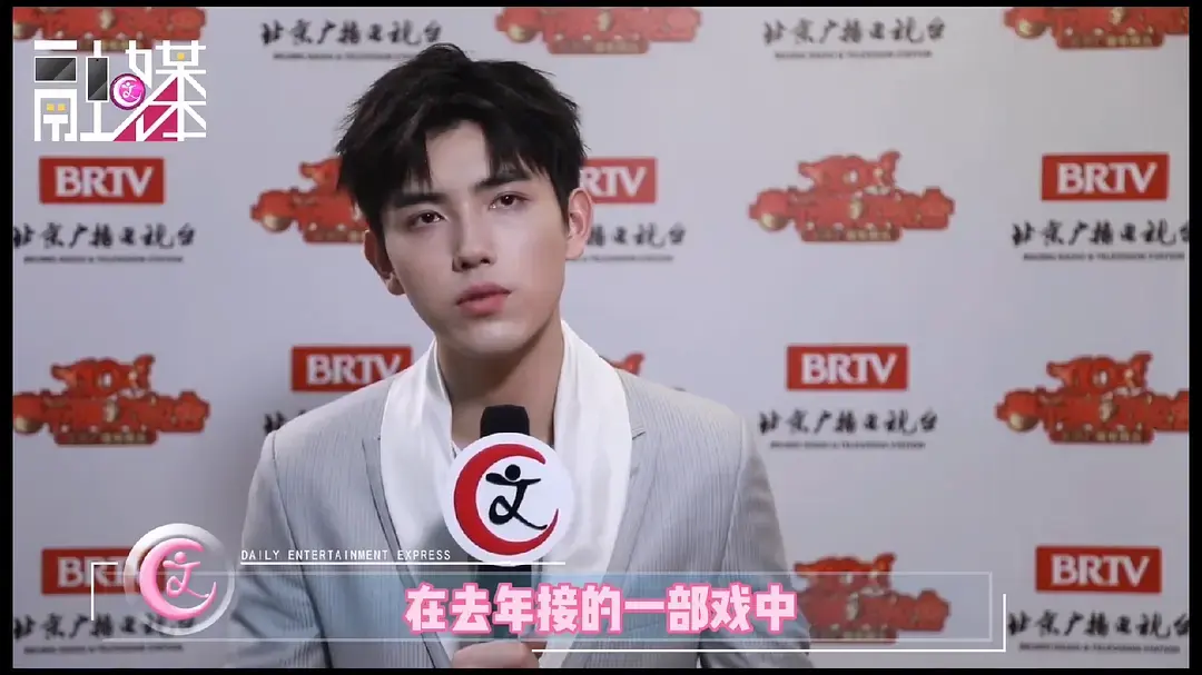 四,陈飞宇在直播和采访中多次谈及《皓衣行》