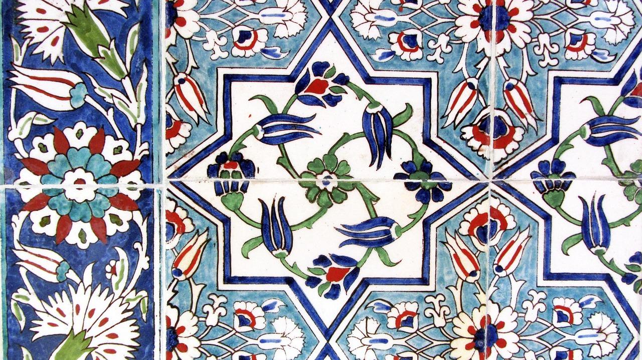 贴瓷砖如何打眼