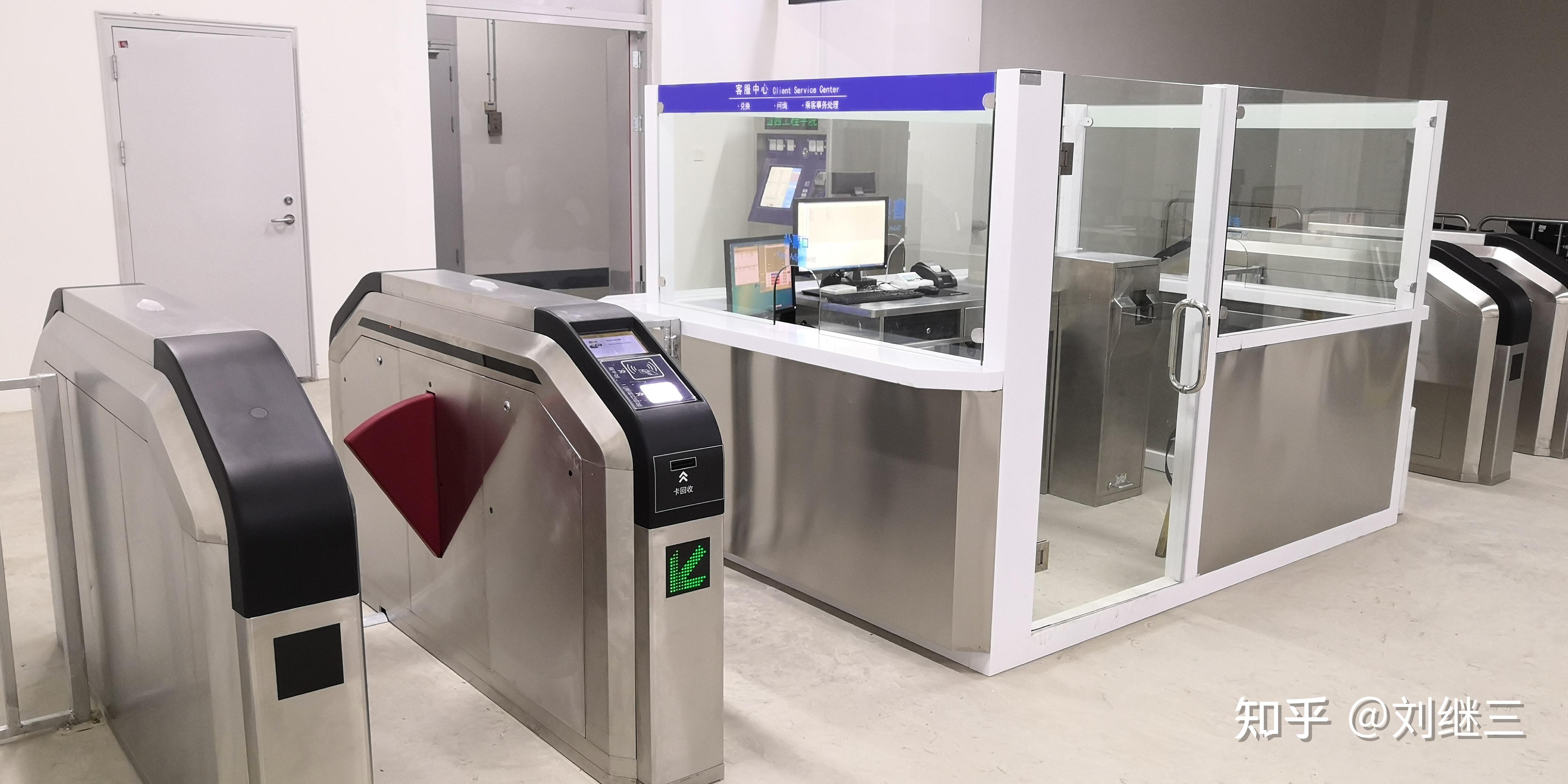 站务1 x地铁afc设备之回缩型门式自动检票机和智慧拍打门式检票机