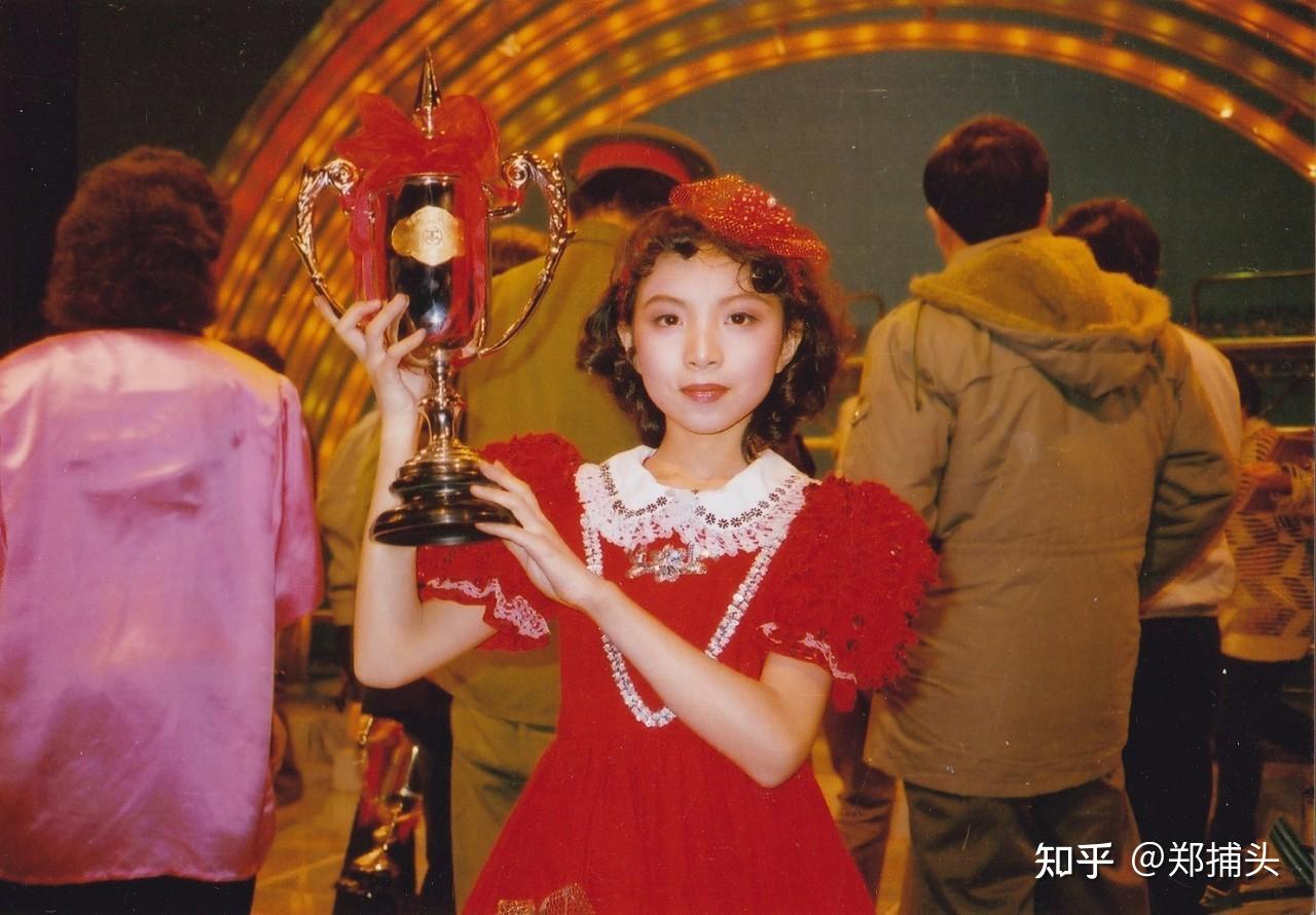 还有一个小歌手叫徐唱,唱歌的唱,她的爸爸是作曲家徐沛东,她唱的最有