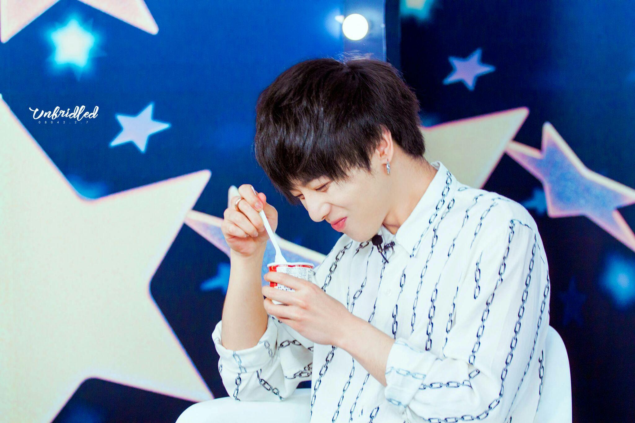 et手机里有哪几张超喜欢的华晨宇? - 知乎